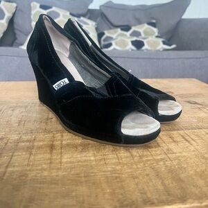 TOMS Calypso Peep-toe Wedge Heel Shoes Sz 7.5